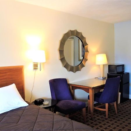 Windsor Motel Groton Buitenkant foto
