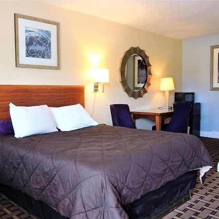 Windsor Motel Groton Buitenkant foto